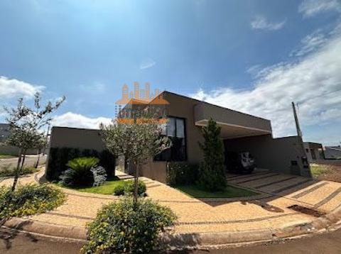 Venda | Casa com 246,00 m², 3 dormitório(s), 4 vaga(s). Residencial Mario Arantes Ferreira, Brodowski