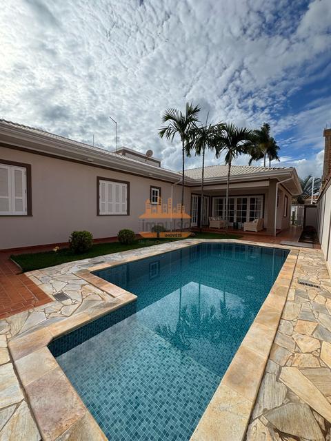 Casa à venda em Brodowski, Jardim das Oliveiras, com 3 suítes, com 299.5 m²